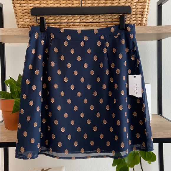 ALI & JAY Dresses & Skirts - NWT, Ali & Jay Gold Printed Medallion Skirt, Large